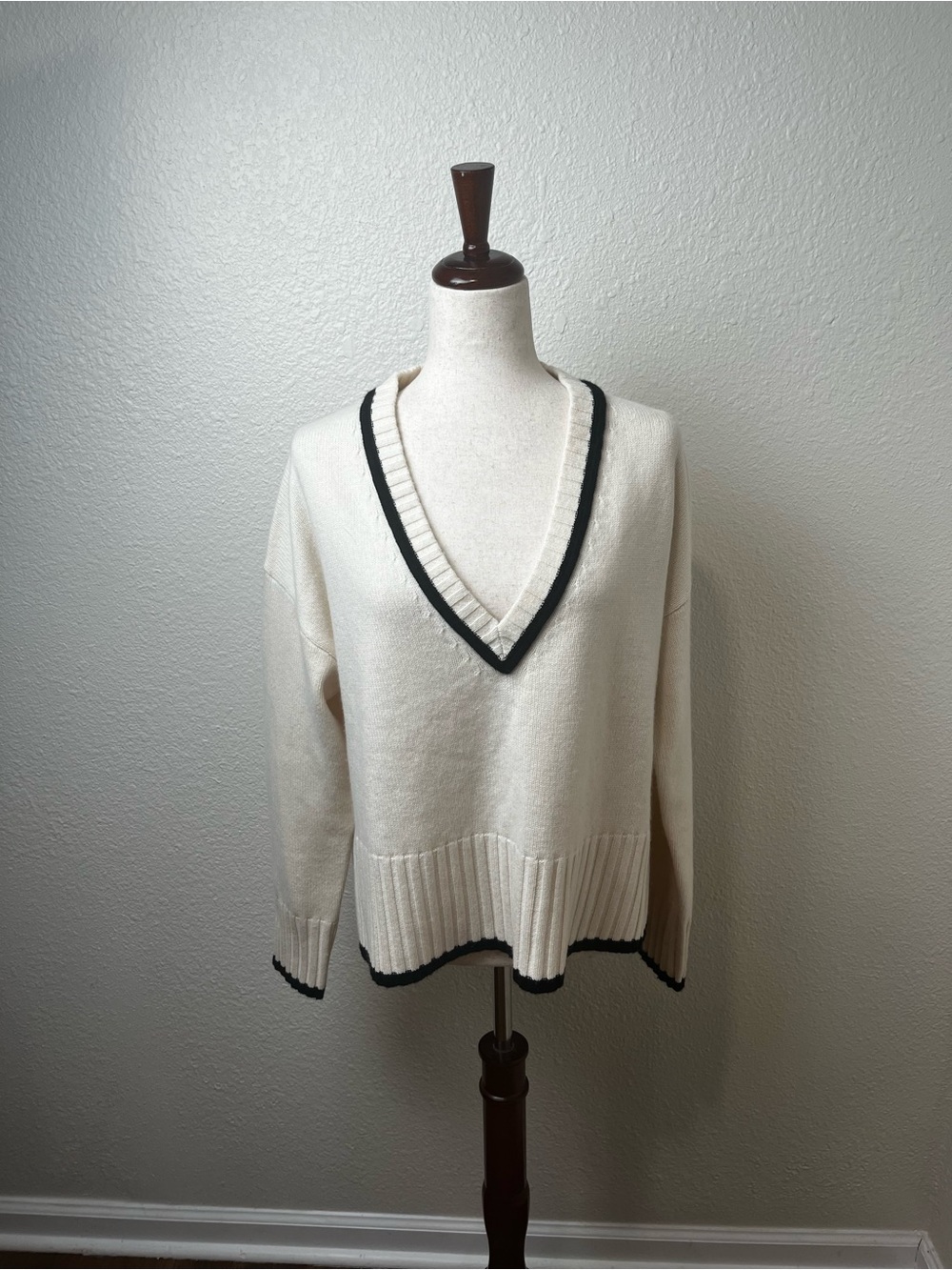CO Collection White Wood Sweater with Black Trim Size Small